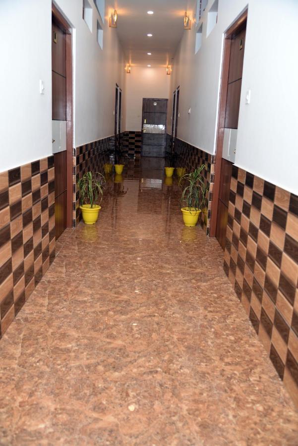 Hotel Ramay Palace 400 Meter From Ram Mandir Ayodhya Exterior photo