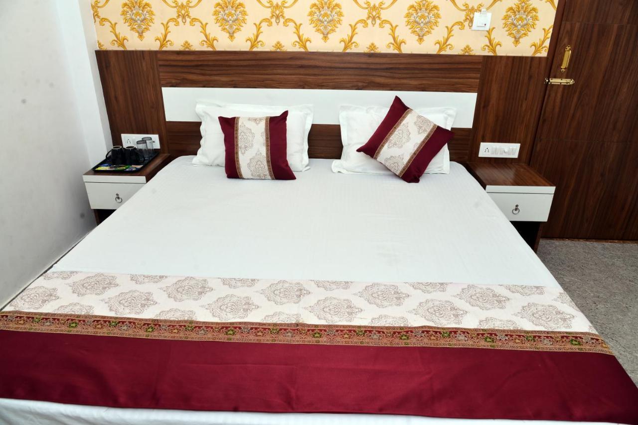 Hotel Ramay Palace 400 Meter From Ram Mandir Ayodhya Exterior photo