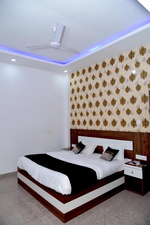 Hotel Ramay Palace 400 Meter From Ram Mandir Ayodhya Exterior photo