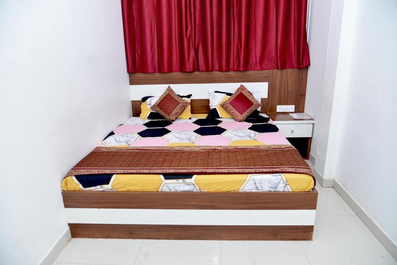 Hotel Ramay Palace 400 Meter From Ram Mandir Ayodhya Exterior photo