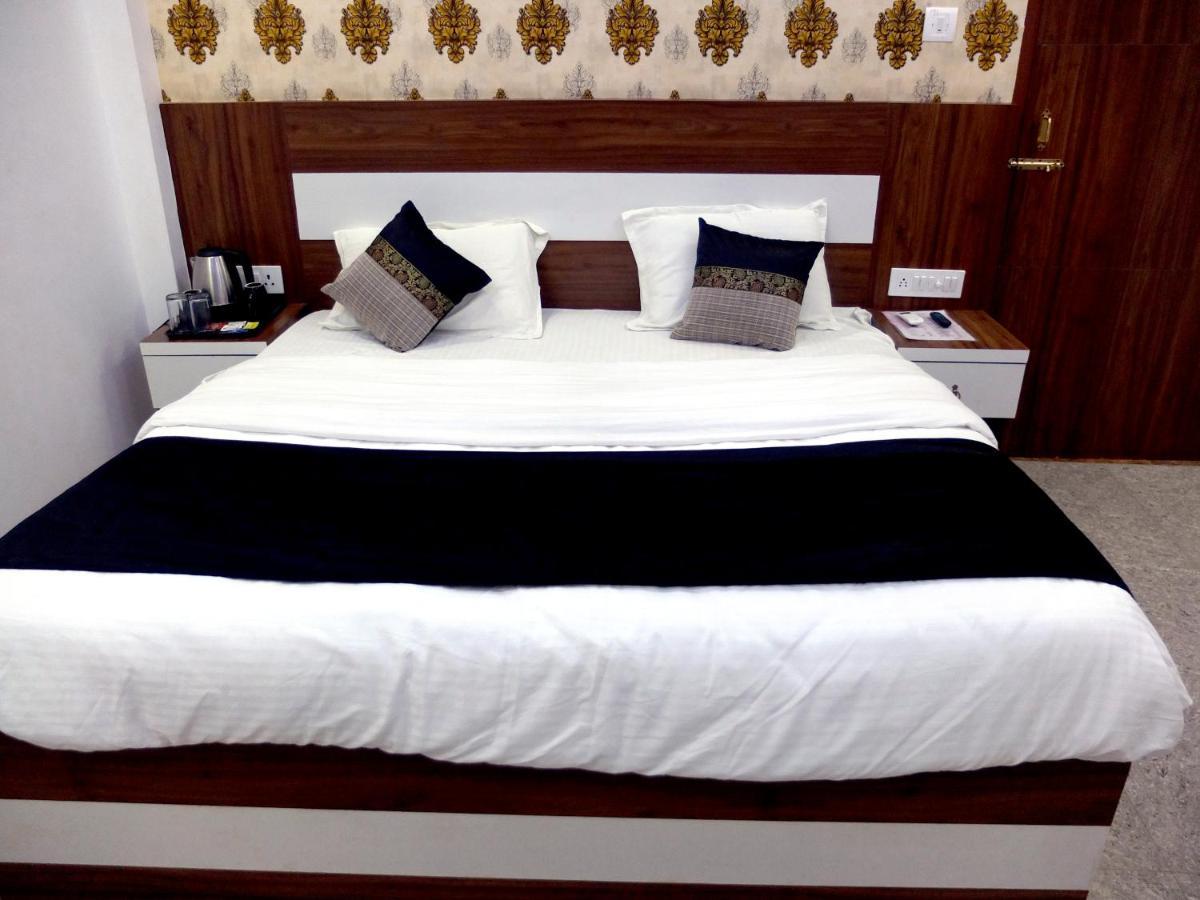 Hotel Ramay Palace 400 Meter From Ram Mandir Ayodhya Exterior photo