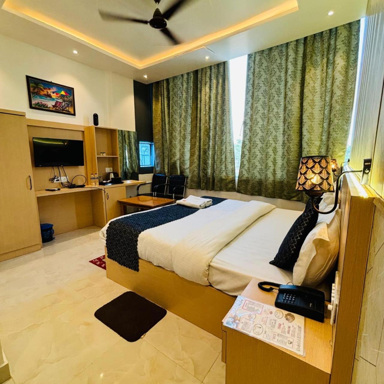 Hotel Ramay Palace 400 Meter From Ram Mandir Ayodhya Room photo